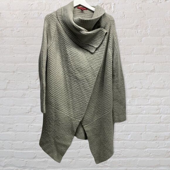 Saks Fifth Avenue wrap size Small Gray - Picture 1 of 13